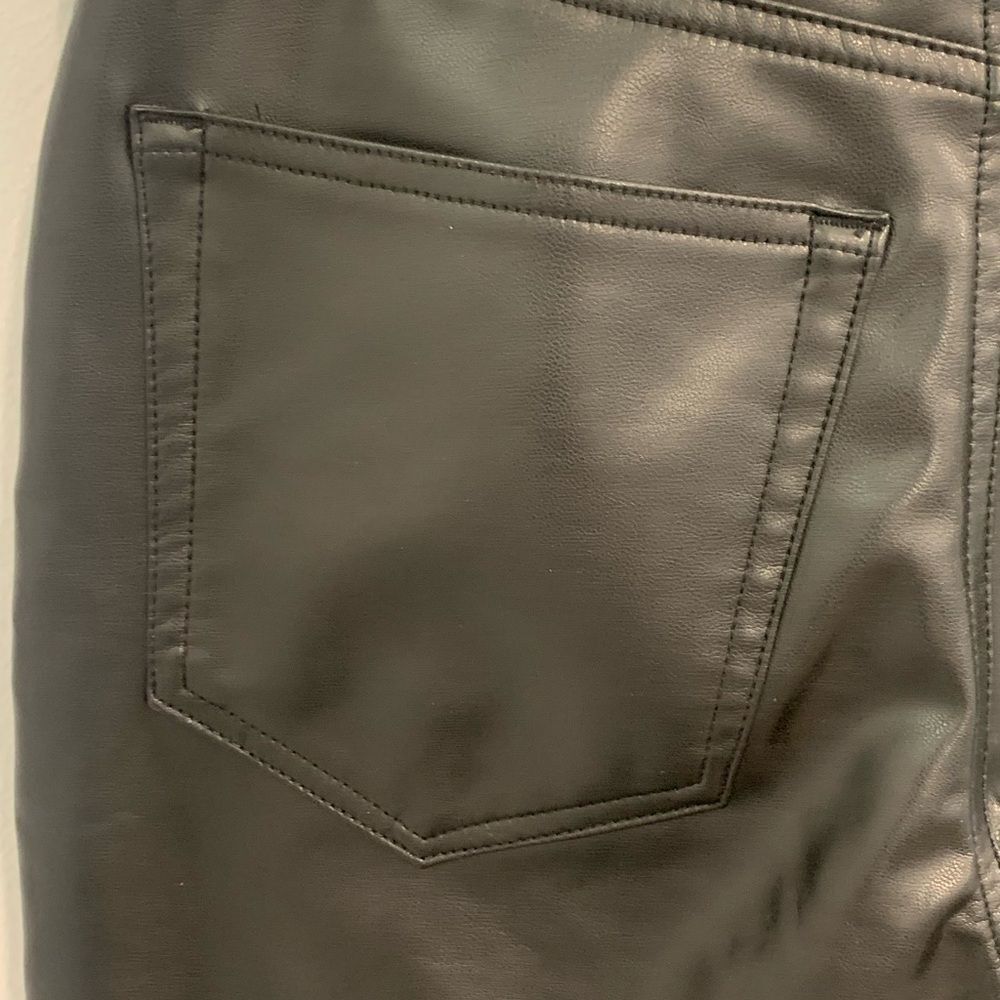 Abercrombie & Fitch Black Straight Ankle Leg faux pant with Sleek Finish - Picture 10 of 14